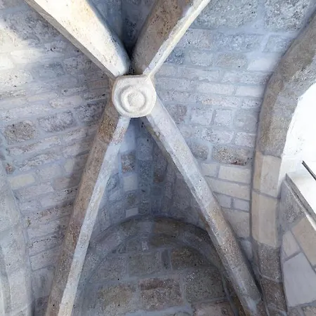 Romantique Maison De L'eglise Du Couvent