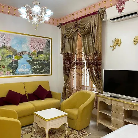 Romantique Maison De L'eglise Du Couvent